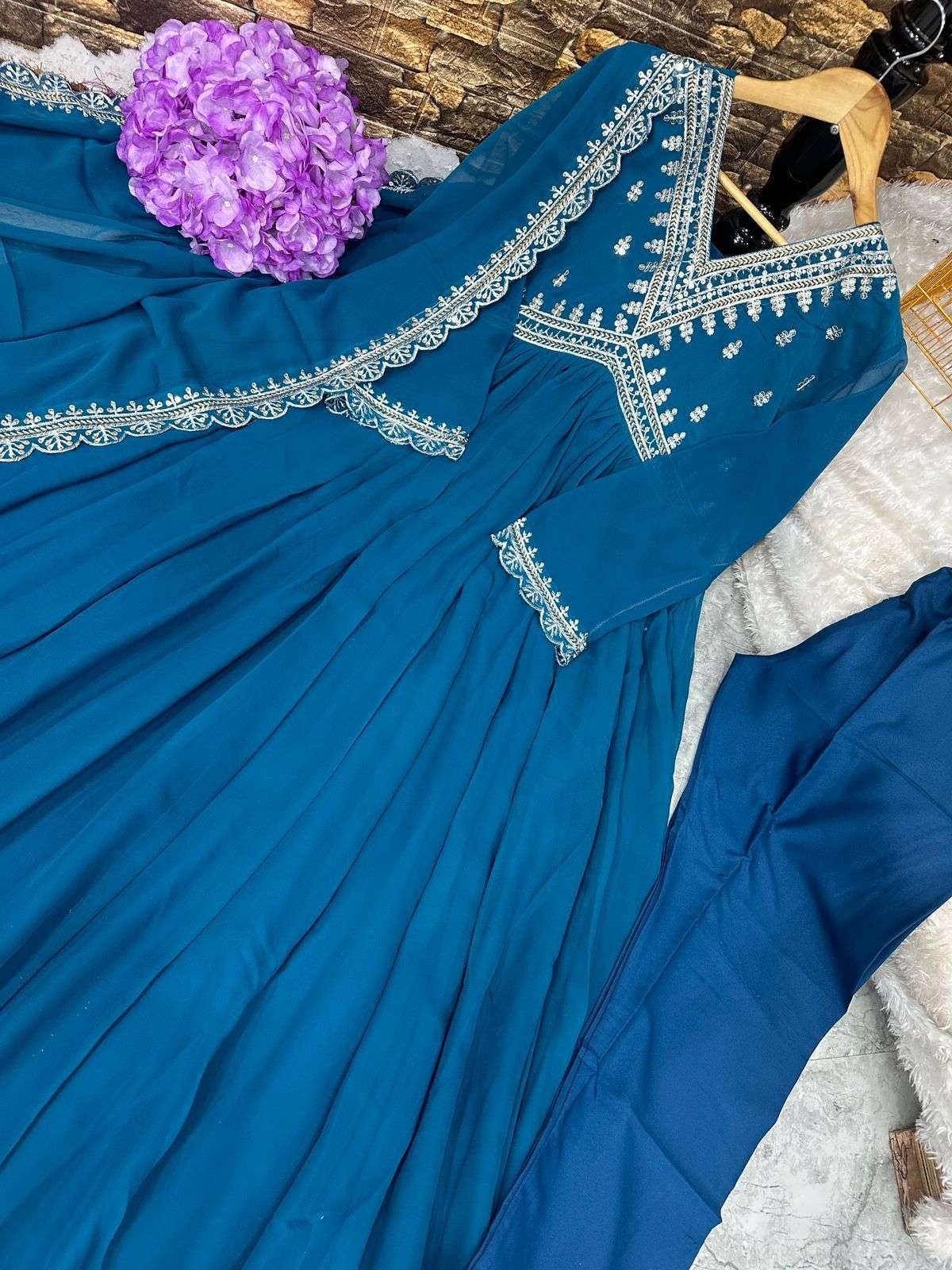 Luxury Royal Blue Ball Gown 2021 Quinceanera Dresses Off Shoulder Beaded  Sequined Sweet 16 Dress Party Wear Princess Gowns Xv Años Vestidos De 15  From 337,41 € | DHgate